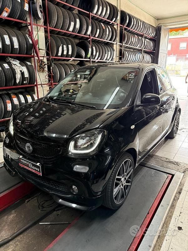 Usata Smart ForFour Brabus Xclusive 109 CV (80 kW) 2017 Nero Utilitaria