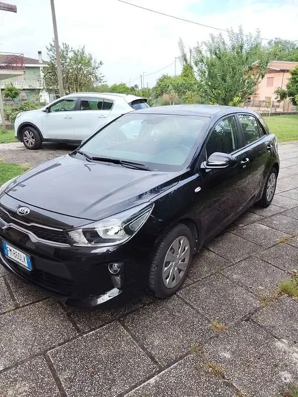 Usata Kia Rio 82 CV (60 kW) 2018 Nero Berlina