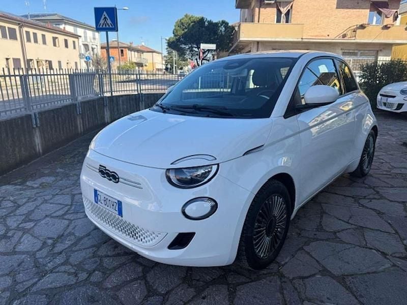 Usata Fiat 500e Icon 42 kW (58 CV) 2022 Bianco Utilitaria