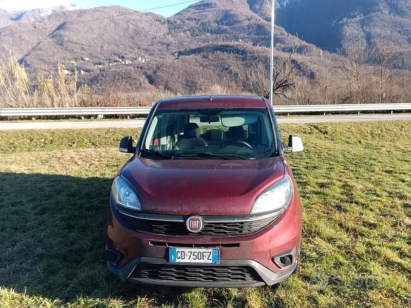 Usata Fiat Doblò 120 CV (88 kW) 2019 Rosso Monovolume