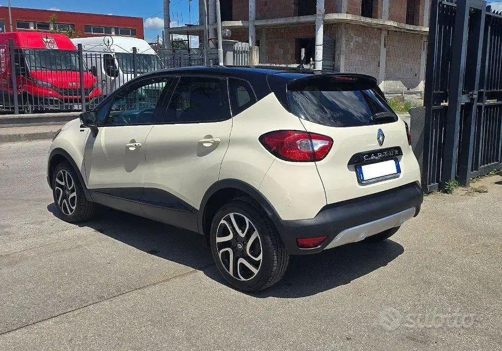 Usata Renault Captur 90 CV (66 kW) 2017 Beige SUV
