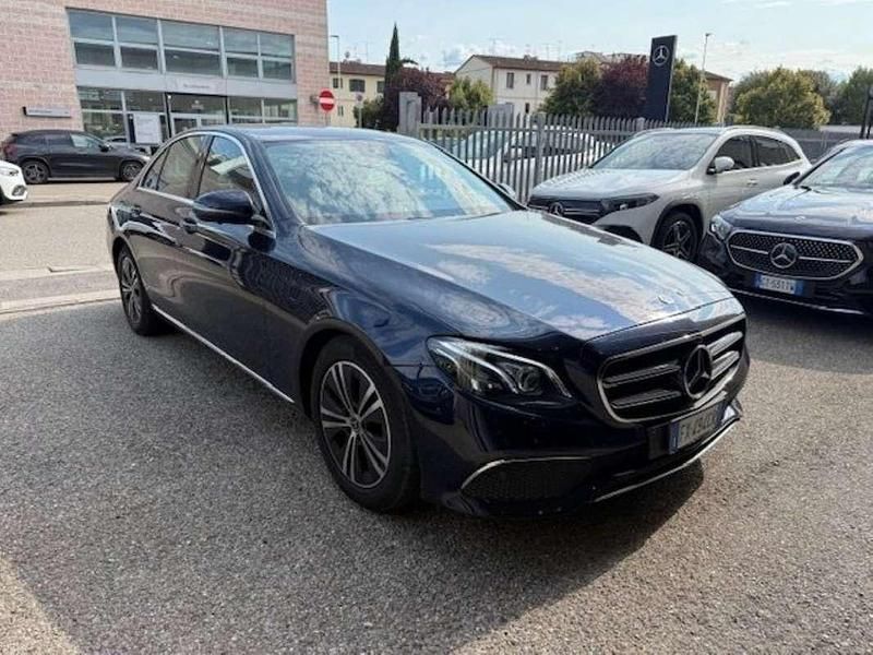 Usata Mercedes E200 160 CV (117 kW) 2019 Blu/azzurro Berlina