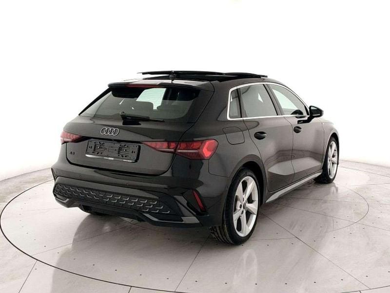 Nuova Audi A3 S-Line 150 CV (110 kW) 2025 Nero mythos metal. Berlina
