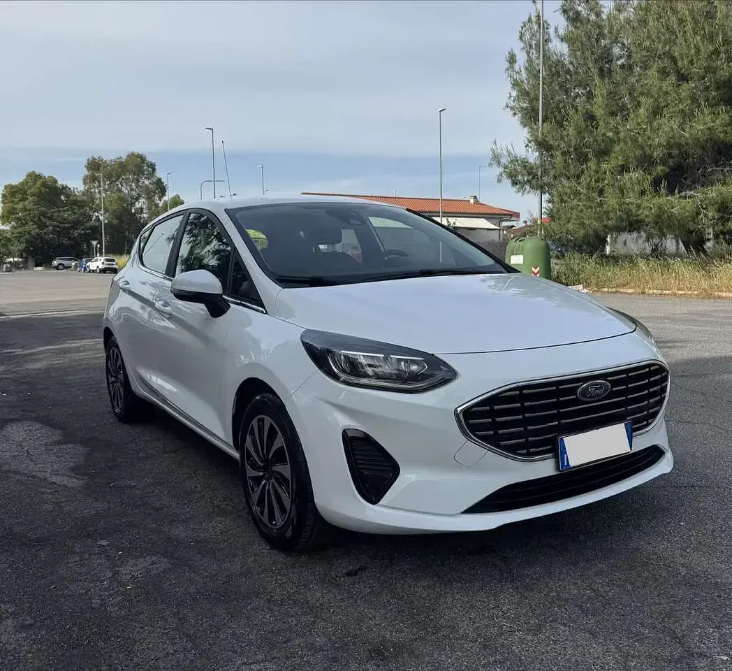 Second-hand Ford Fiesta Titanium 125 CP (91 kW) 2023 Alb Hatchback