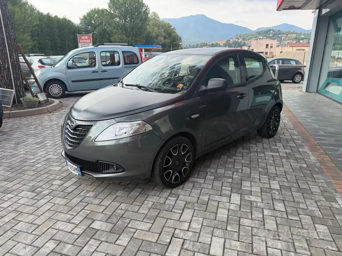 Usata Lancia Ypsilon S 69 CV (50 kW) 2014 Grigio Utilitaria