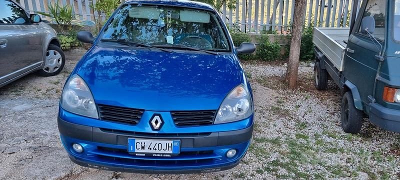 Usata Renault Clio II 75 CV (55 kW) 2005 Blu Utilitaria
