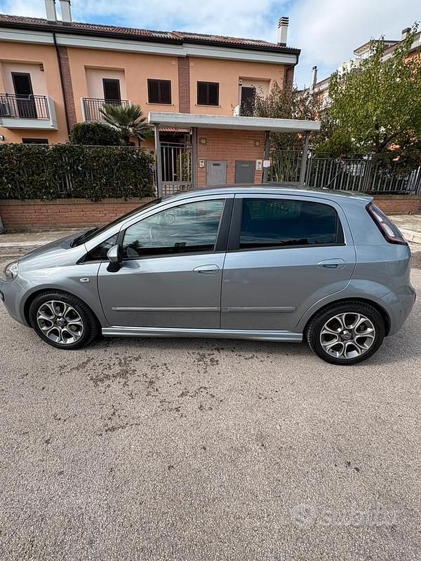 Usata Fiat Punto Dynamic 85 CV (62 kW) 2023 Grigio Utilitaria