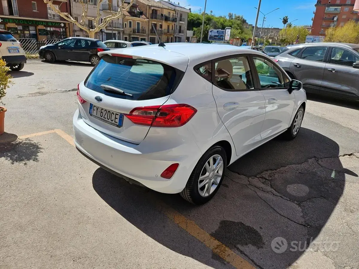 Usata Ford Fiesta 86 CV (63 kW) 2019 Bianco Utilitaria