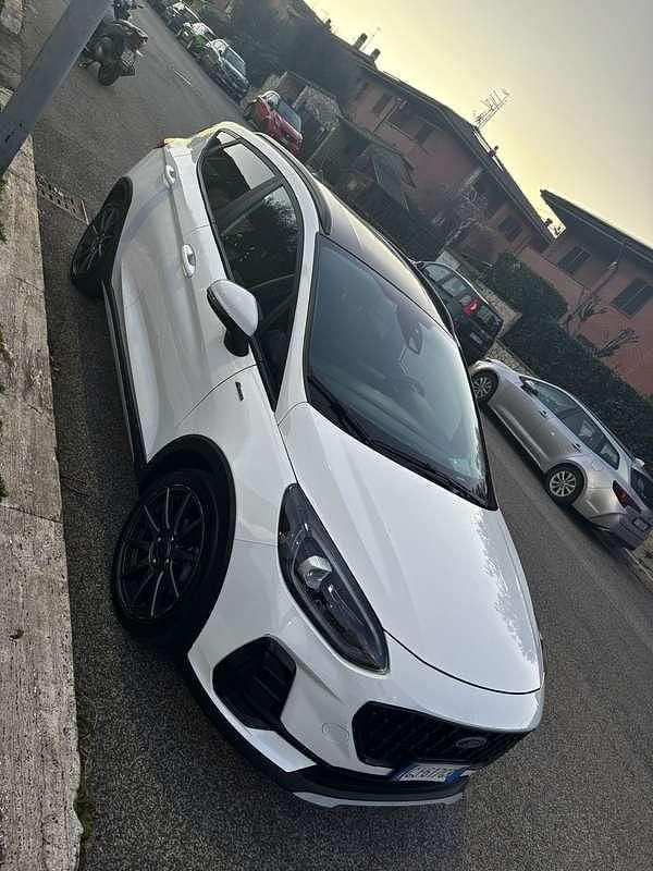 Usata Ford Fiesta Active 125 CV (91 kW) 2022 Bianco Utilitaria