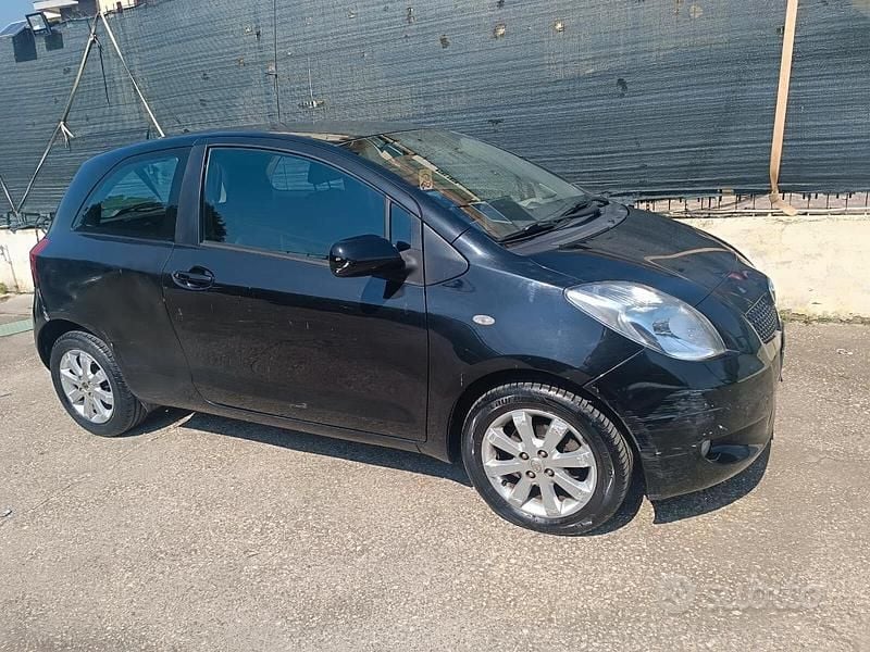 Usata Toyota Yaris Sol 90 CV (66 kW) 2007 Nero Utilitaria