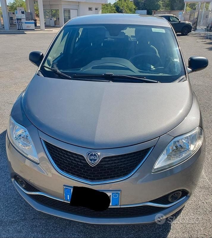 Usata Lancia Ypsilon 69 CV (50 kW) 2016 Grigio Utilitaria