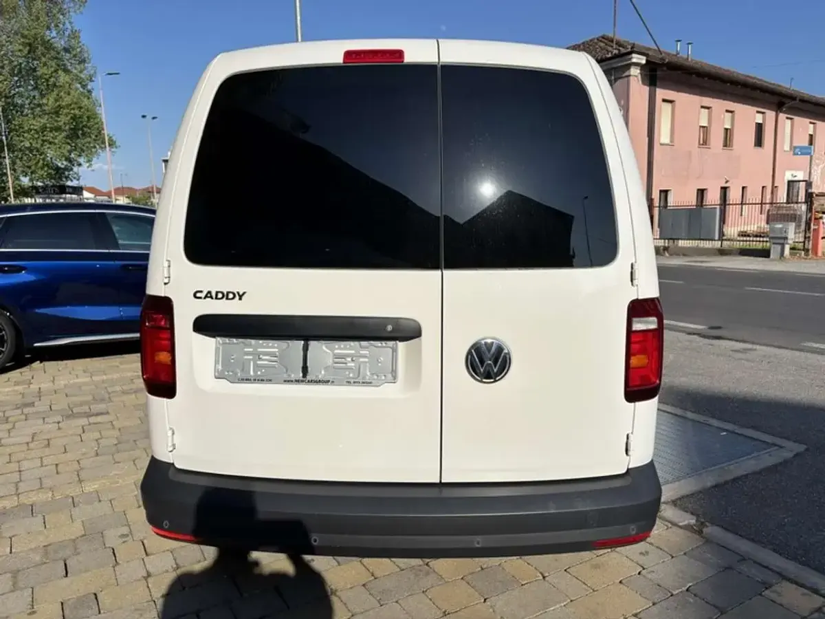 Usata VW Caddy 75 CV (55 kW) 2021 Bianco Monovolume