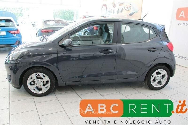 Usata Hyundai i10 67 CV (49 kW) 2023 Grigio Utilitaria