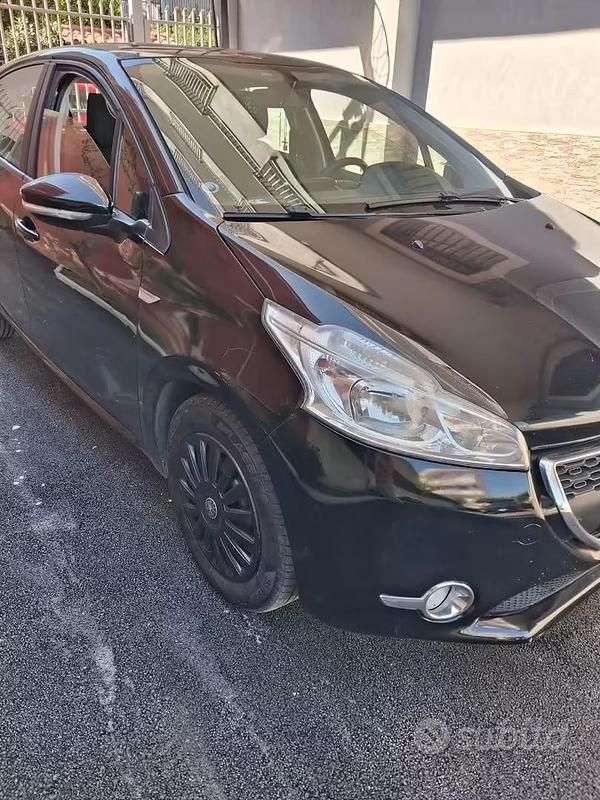 Usata Peugeot 208 68 CV (50 kW) 2013 Nero Utilitaria