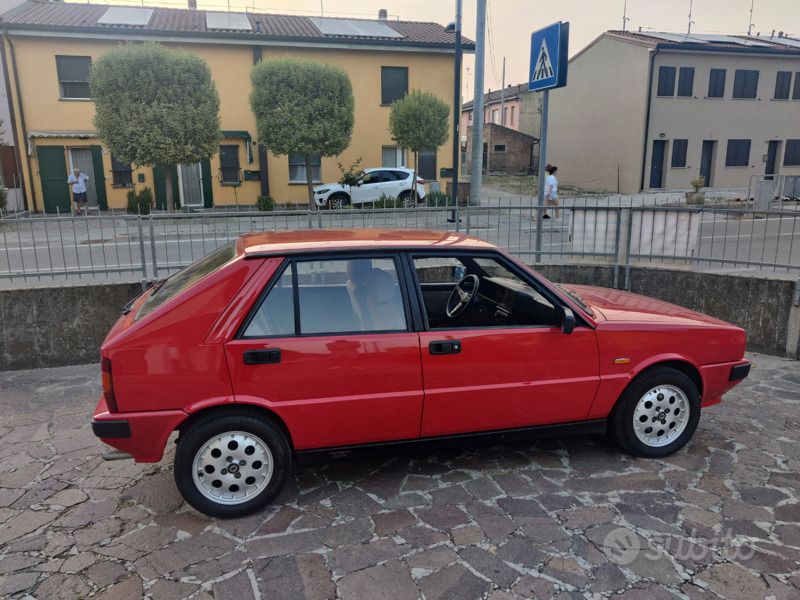 Usata Lancia Delta 140 CV (102 kW) 1987 Rosso Utilitaria
