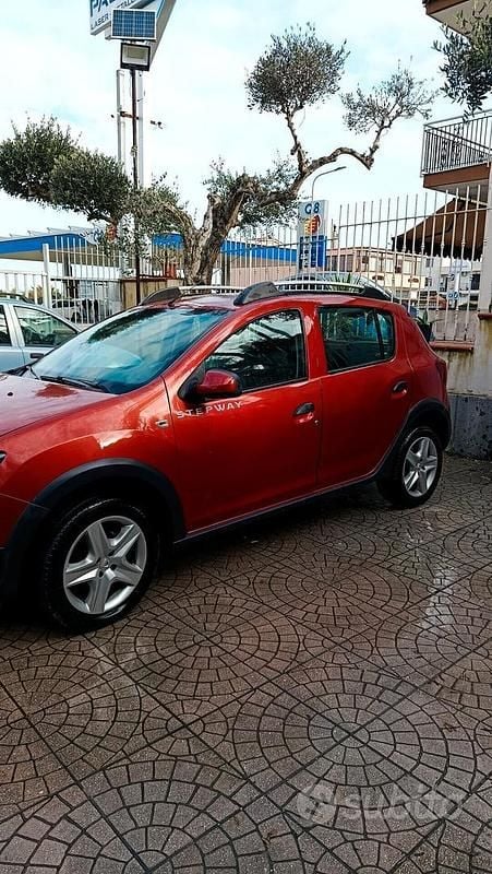 Usata Dacia Sandero Stepway 90 CV (66 kW) 2014 Rosso Berlina