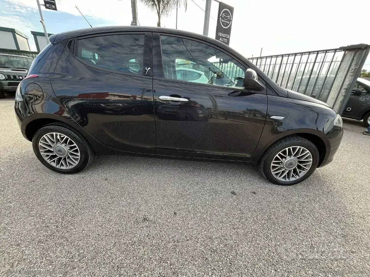 Usata Lancia Ypsilon S 69 CV (50 kW) 2012 Nero Utilitaria