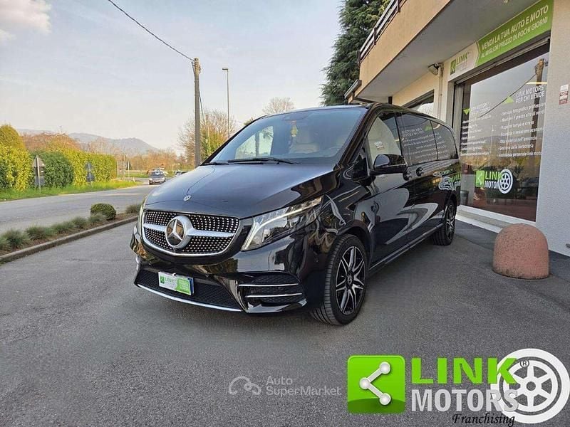 Usata Mercedes V300 AMG line 237 CV (174 kW) 2023 Nero Monovolume