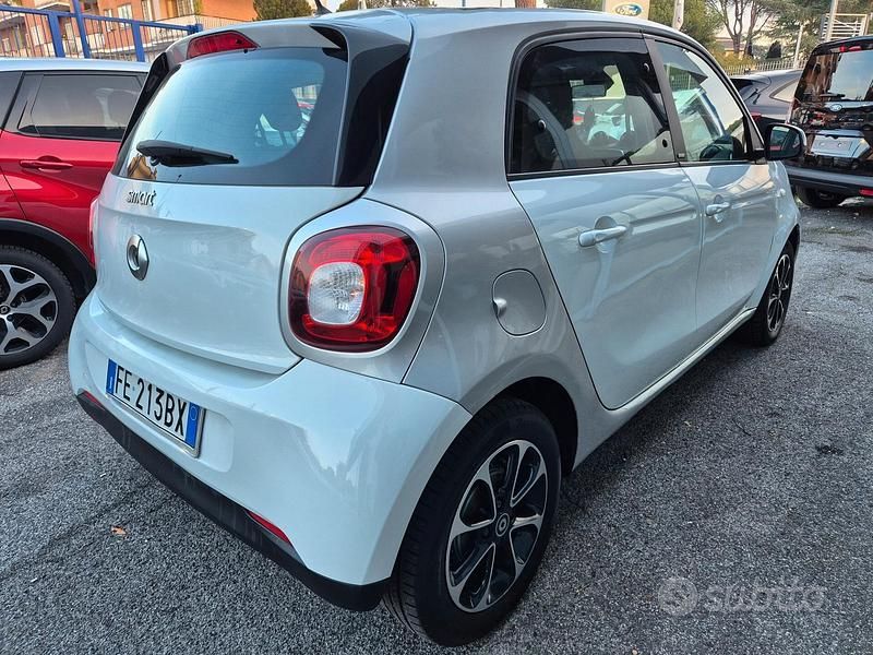 Usata Smart ForFour 71 CV (52 kW) 2016 Bianco Utilitaria