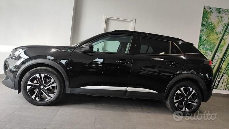 Usata Peugeot e-2008 Allure 100 kW (136 CV) 2021 Nero SUV