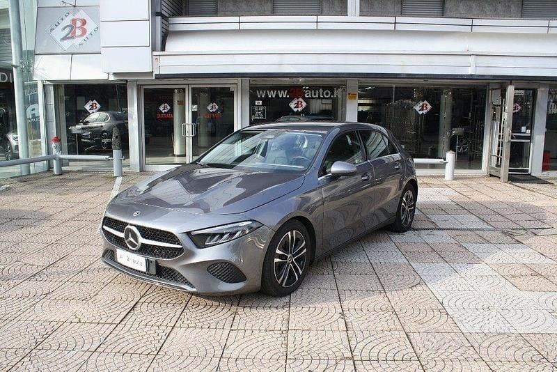 Grigio Usata 2024 Mercedes A200 Progressive Berlina | 32.900 € (Molto cara) - Immagine 1/4