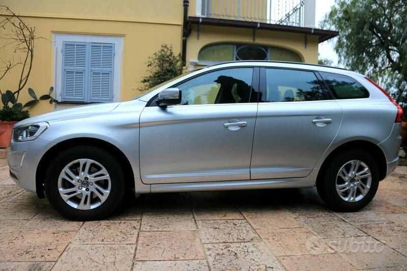 Usata Volvo XC60 Kinetic 190 CV (139 kW) 2016 Argento SUV