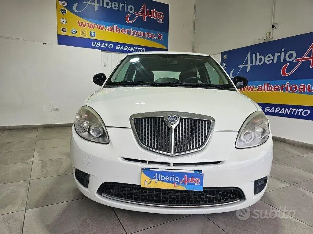 Usata Lancia Ypsilon Platinum 75 CV (55 kW) 2011 Bianco Utilitaria