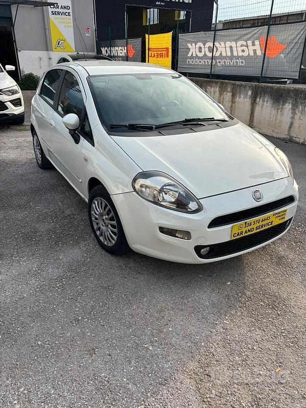 Gebraucht Fiat Punto Lounge 85 PS (62 kW) 2012 Weiß Kleinwagen