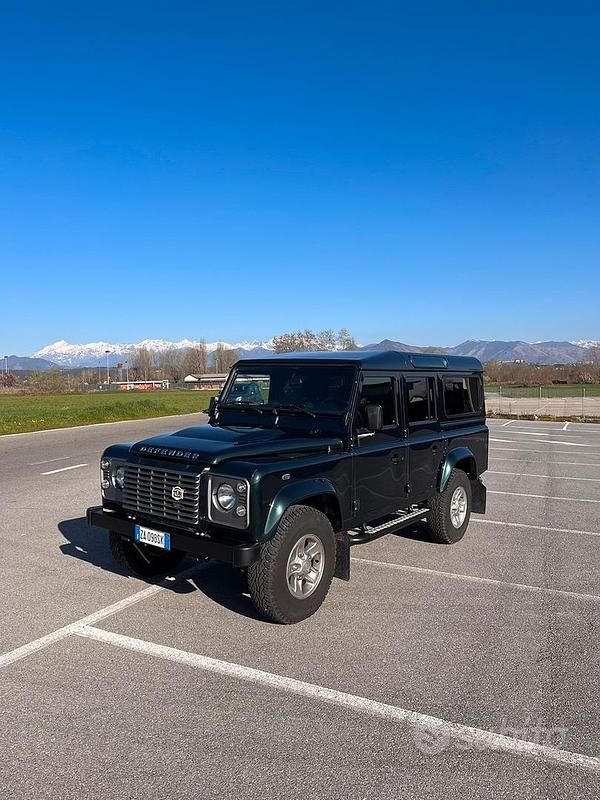 Usata Land Rover Defender 122 CV (89 kW) 2015 Verde Station wagon