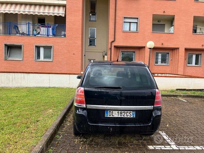 Usata Opel Zafira 150 CV (110 kW) 2007 Nero Monovolume