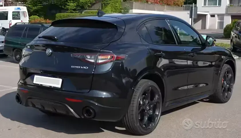 Usata Alfa Romeo Stelvio Competizione 209 CV (153 kW) 2024 Nero SUV
