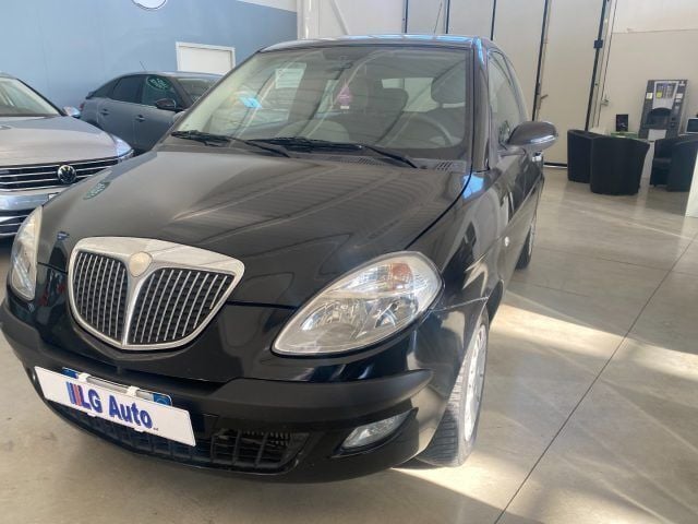 Nero Usata 2006 Lancia Ypsilon Due volumi | 1990 € (Buon prezzo) - Immagine 1/4