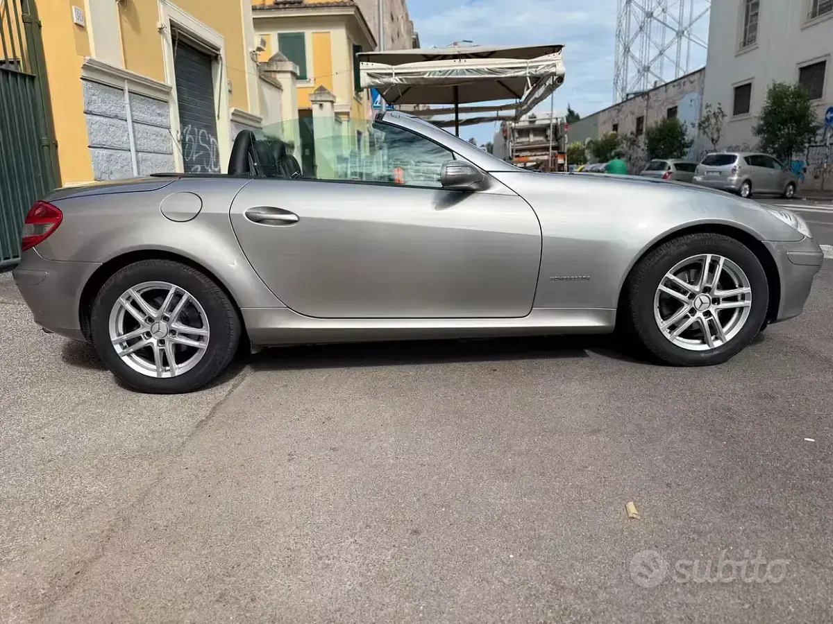 Usata Mercedes SLK200 163 CV (119 kW) 2007 Marrone Cabrio