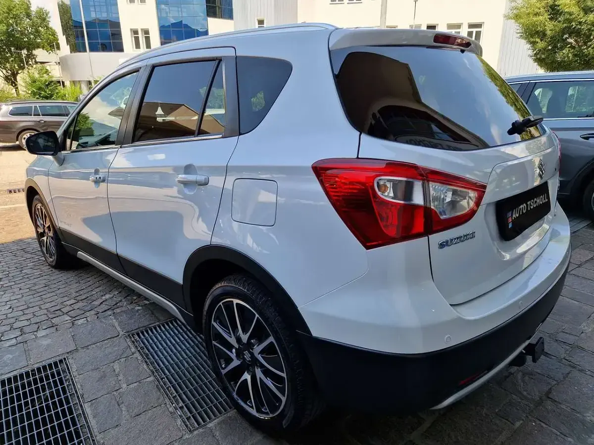 Usata Suzuki SX4 S-Cross Limited+ 120 CV (88 kW) 2016 Pearl cool white metallic SUV