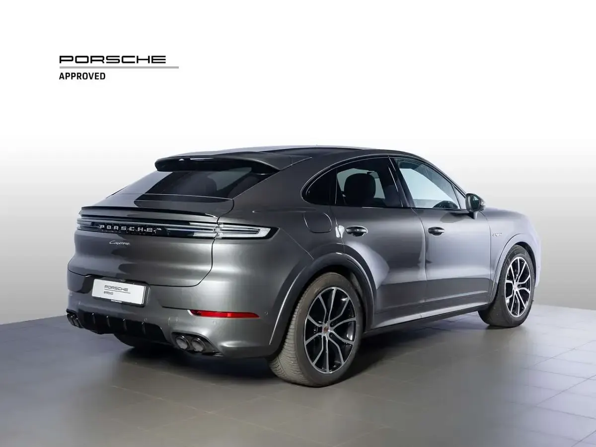Usata Porsche Cayenne 470 CV (345 kW) 2025 Grigio quarzite metallizzato SUV