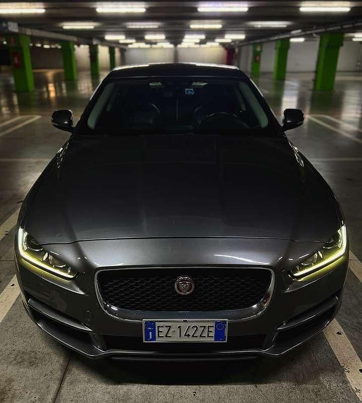 Grigio Usata 2015 Jaguar XE Tre volumi | 9500 € (Ottimo prezzo) - Immagine 1/4