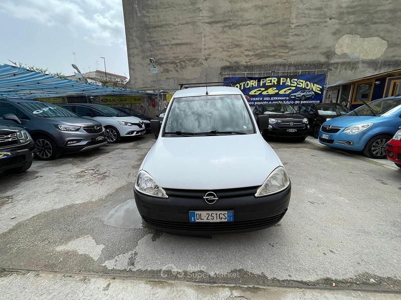 Usata Opel Combo 101 CV (74 kW) 2008 Bianco Monovolume