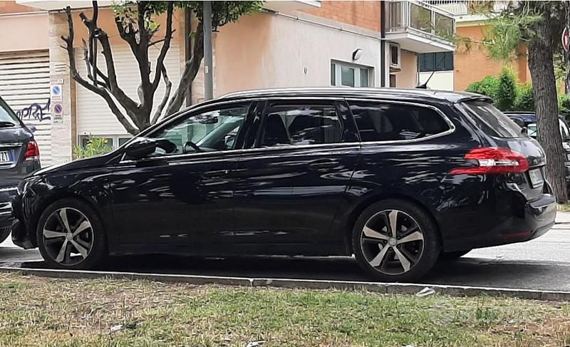 Usata Peugeot 308 SW 120 CV (88 kW) 2016 Nero Station wagon
