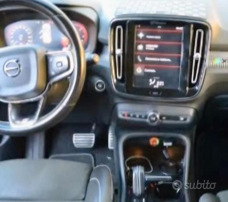 Usata Volvo XC40 R-Design 190 CV (139 kW) 2019 Grigio SUV