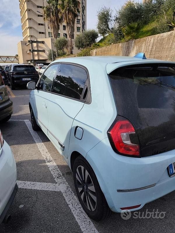 Usata Renault Twingo 60 kW (82 CV) 2021 Blu Utilitaria