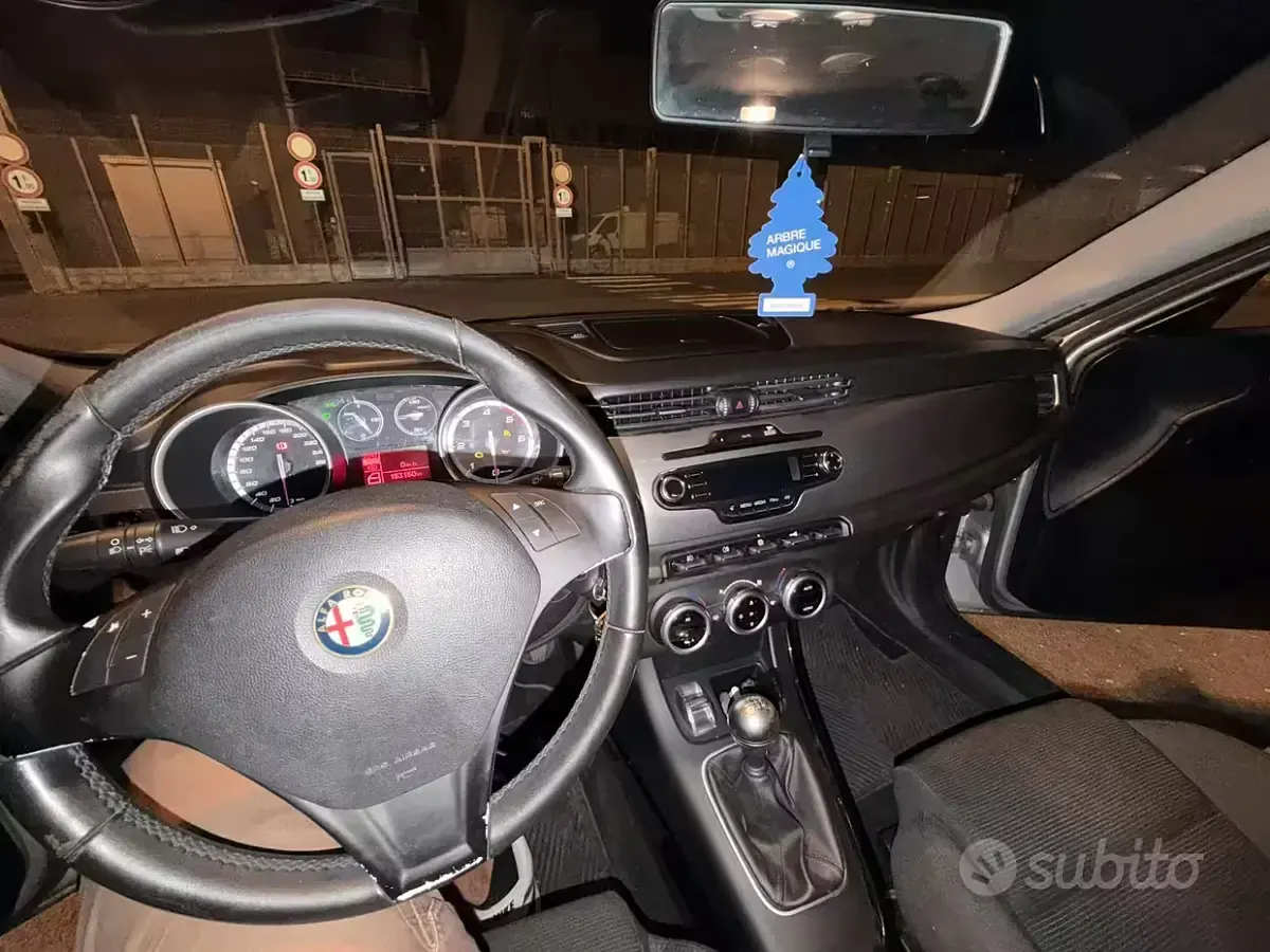 Usata Alfa Romeo Giulietta Distinctive 105 CV (77 kW) 2013 Grigio Utilitaria