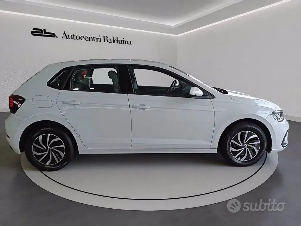 Begagnad VW Polo Life 95 HK (69 kW) 2024 Vit Halvkombi