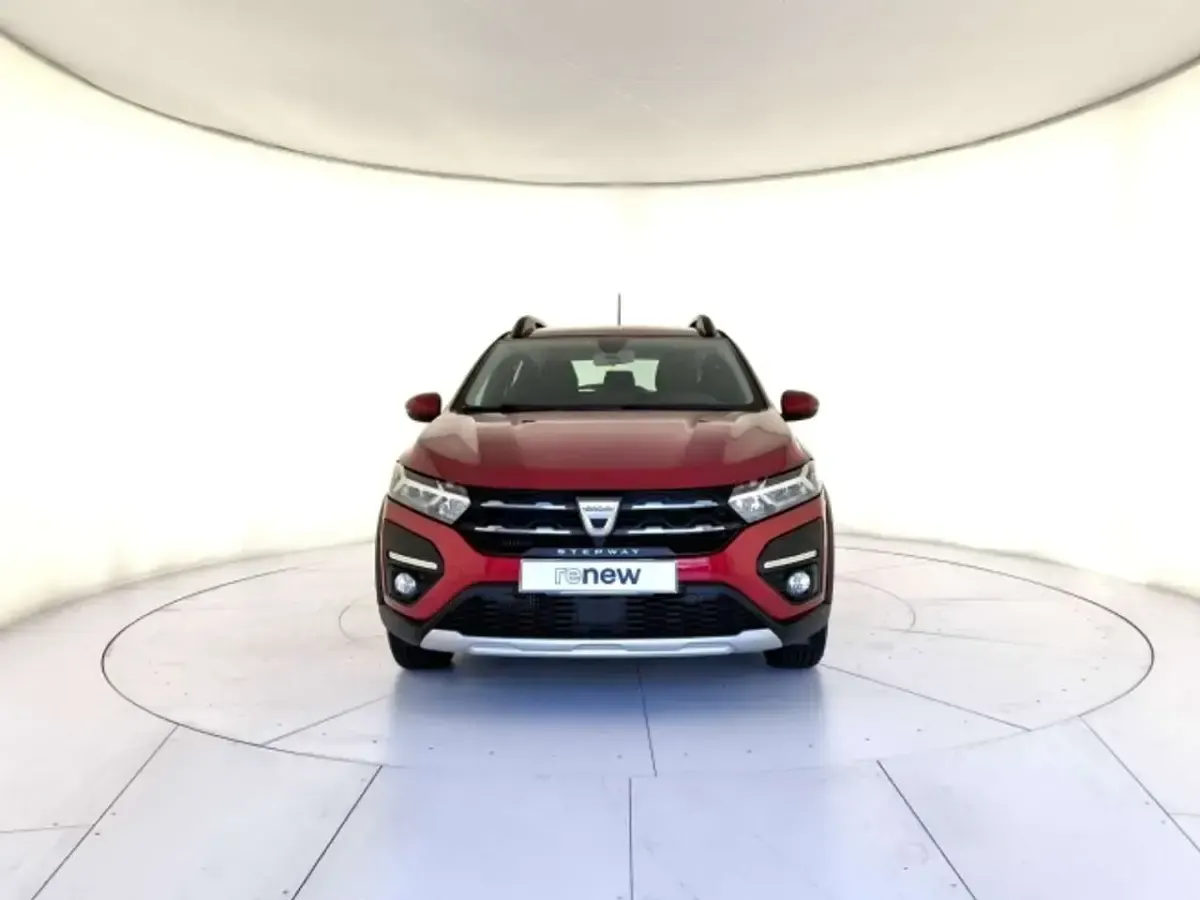 Usata Dacia Sandero Comfort 101 CV (74 kW) 2021 Rosso fusion Berlina
