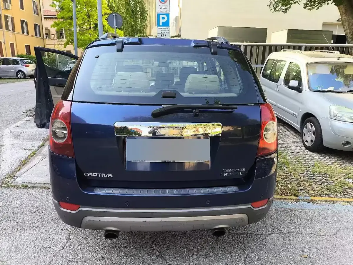 Usata Chevrolet Captiva 150 CV (110 kW) 2008 Blu SUV