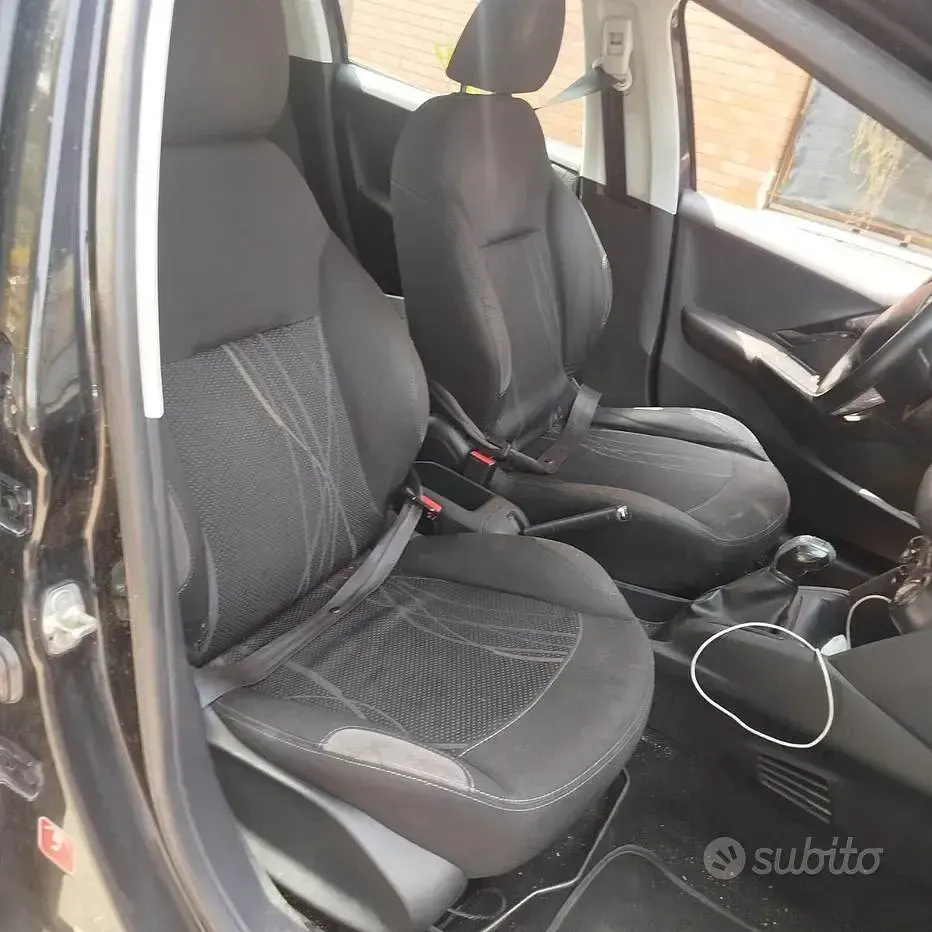 Usata Peugeot 208 68 CV (50 kW) 2014 Nero Utilitaria