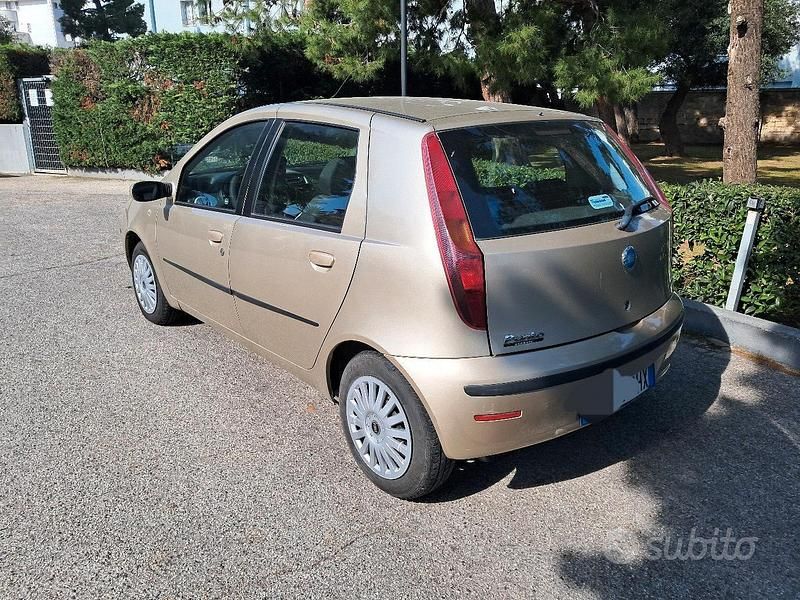Usata Fiat Punto 69 CV (50 kW) 2007 Grigio Utilitaria