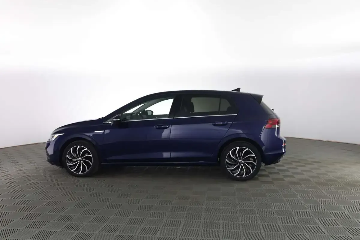 Usata VW Golf VIII Style 131 CV (96 kW) 2024 Atlantic blue Berlina