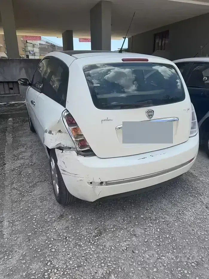 Usata Lancia Ypsilon 69 CV (50 kW) 2003 Bianco Utilitaria