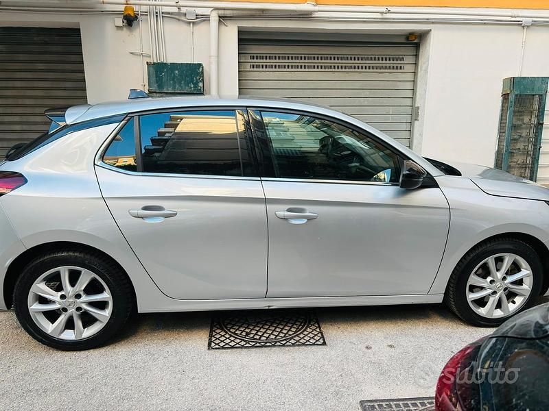 Usata Opel Corsa Elegance 101 CV (74 kW) 2022 Grigio Utilitaria