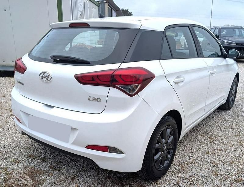 Usata Hyundai i20 Classic 75 CV (55 kW) 2017 Bianco Berlina